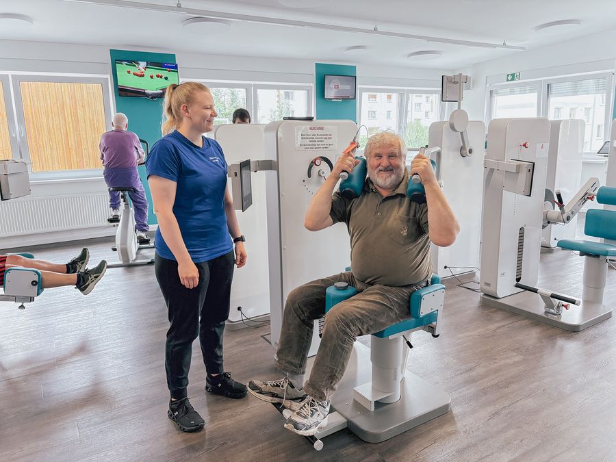 Krankengymnastik am Gerät